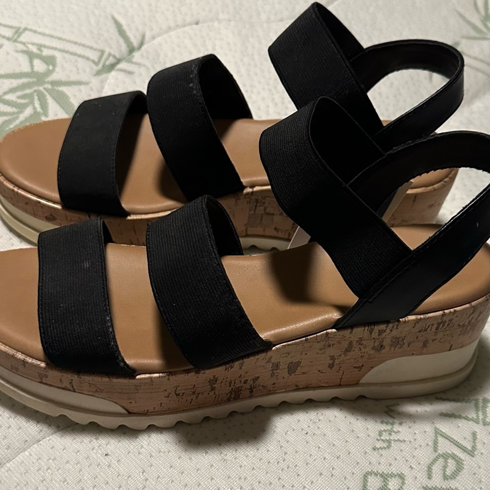 Universal thread sandals